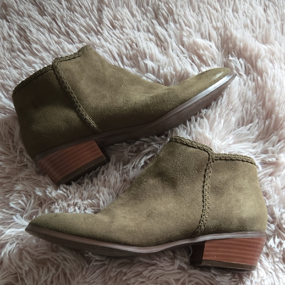 Expression Olive Green Suede Ankle Heel Boots Zipper Women Size 7